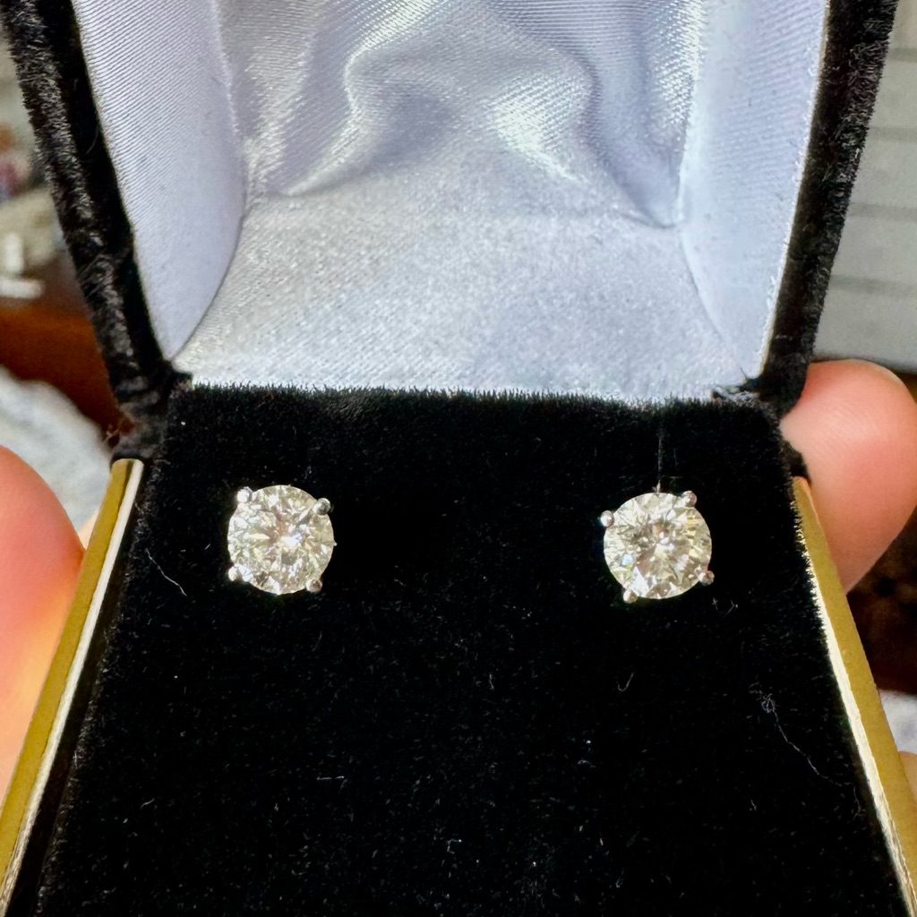 1 Ct Lab Grown Diamond Stud Earrings